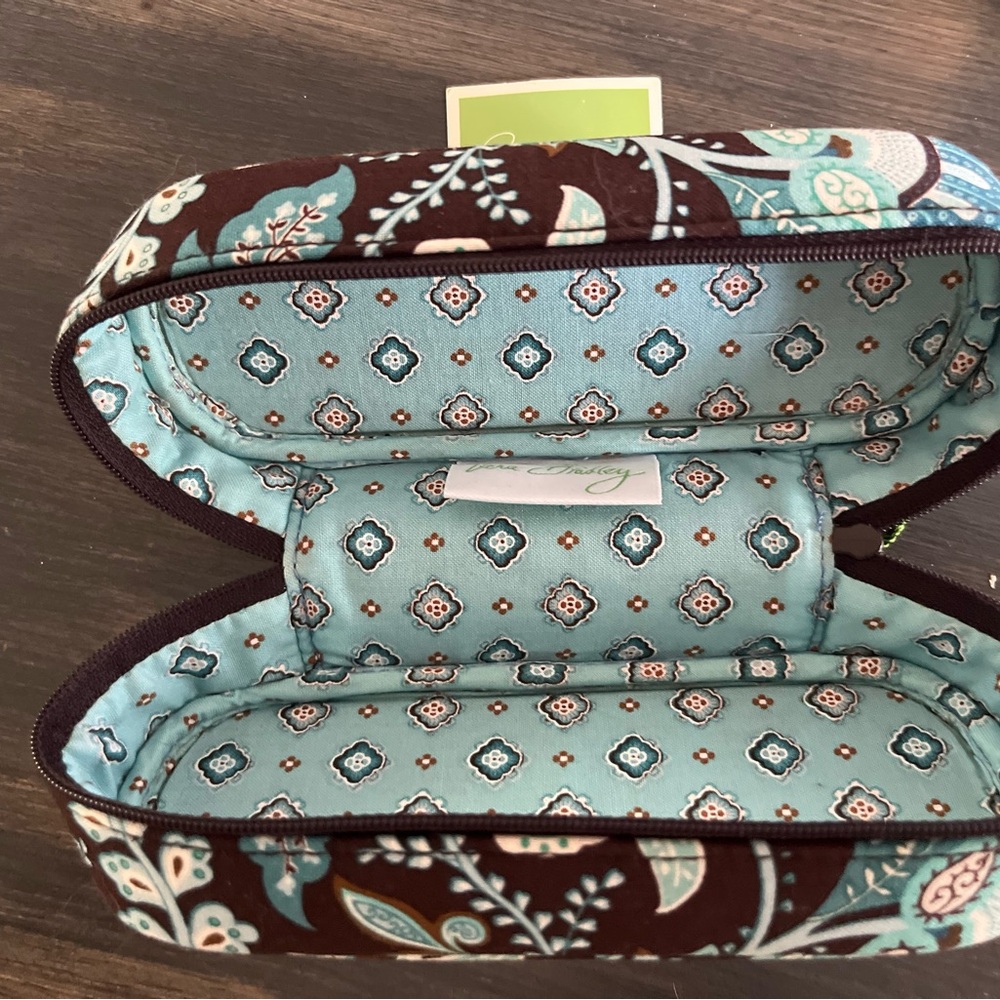 Vera Bradley zip around glass case - Picture 2 of 5